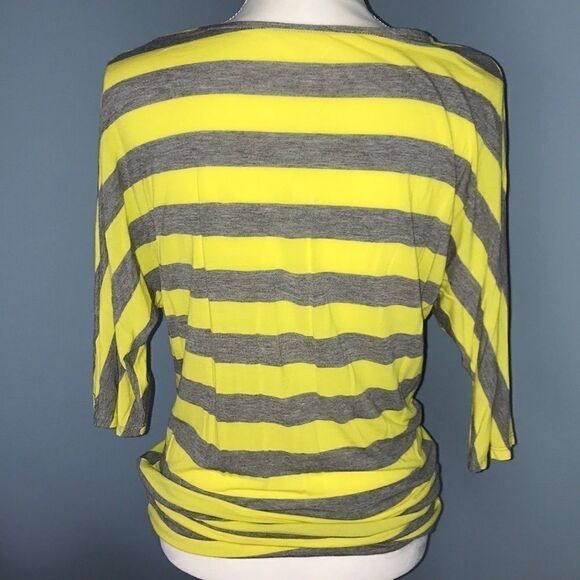 Hot! Gray and Yellow N Y & C Top!! - Picture 3 of 6